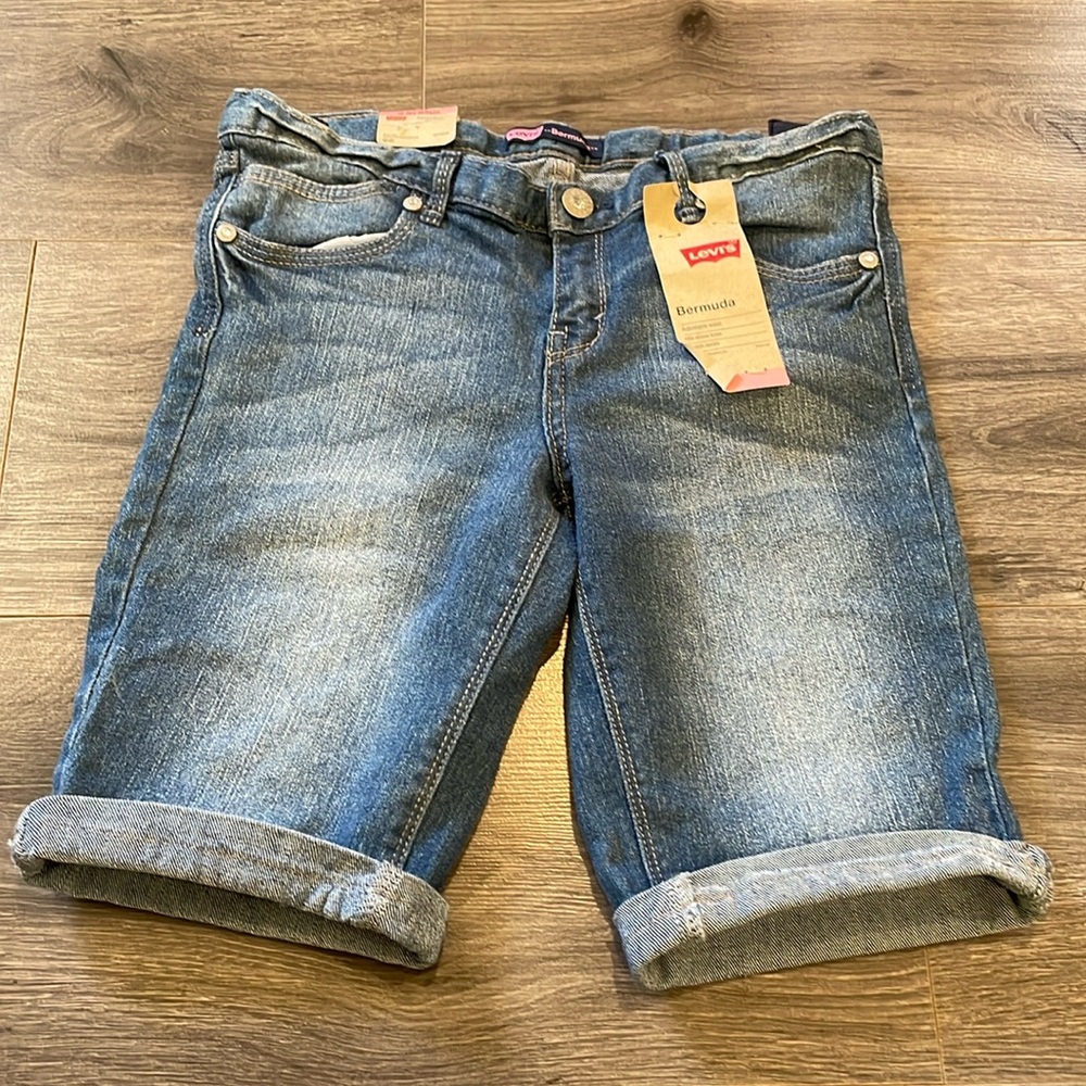 💚Levi’s Bermuda Shorts size 16 regular adjustable waist hits above the knee Cute